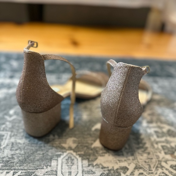 Heels - Picture 2 of 3